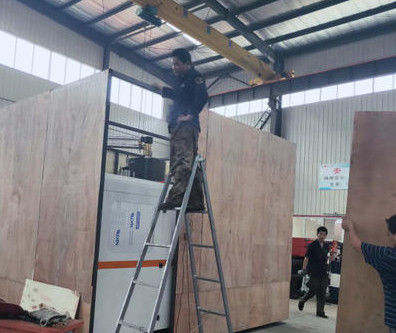 다 머리를 가진 ISO9001 120kN PE 2 구멍 PE 부는 기계 70kg/H는 죽습니다